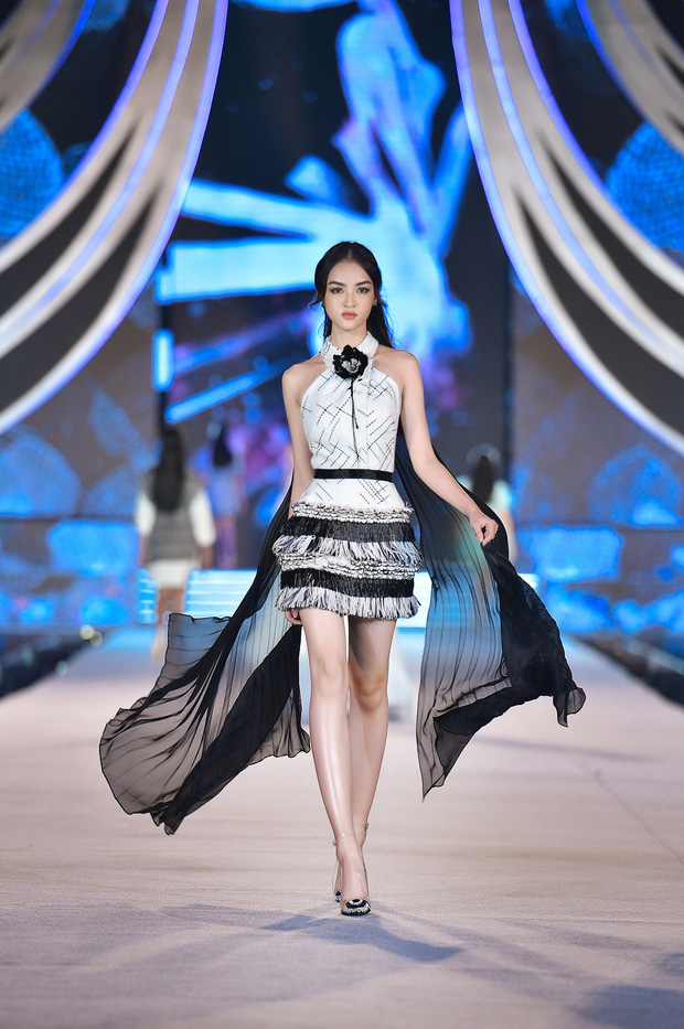 Bùng nổ đêm thi thời trang HHVN 2020: Kỳ Duyên - Tiểu Vy chặt chém khét lẹt, Doãn Hải My nổi bật giữa dàn thí sinh-6