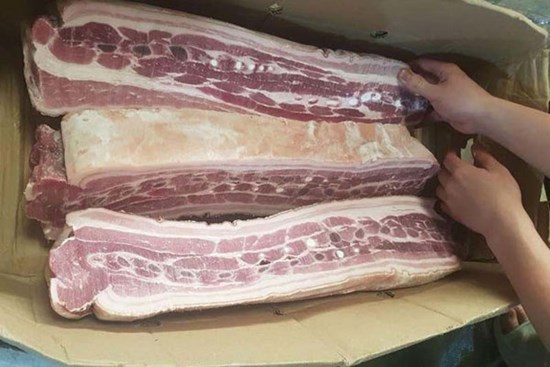 Chi 5.000 tỷ nhập khẩu, thịt lợn giá siêu rẻ tràn ra vỉa hè