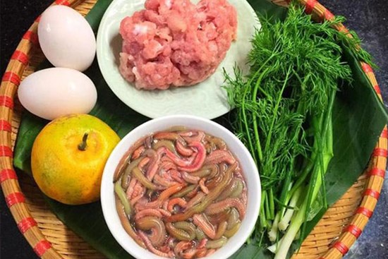 Rươi đang vào mùa, bạn đã biết cách chọn rươi ngon, để lâu không hỏng chưa?