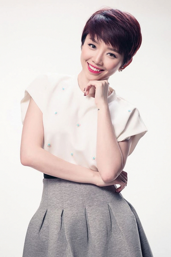 Tóc Tiên gây sốt với kiểu tóc Mullet lạ lẫm, mặc áo croptop hở bạo-7