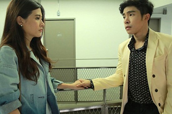 Ra tòa ly hôn xong, chồng cạn tình chia đôi từng cái bát nhưng vợ lại thản nhiên tuyên bố 1 câu khiến anh “cứng họng”