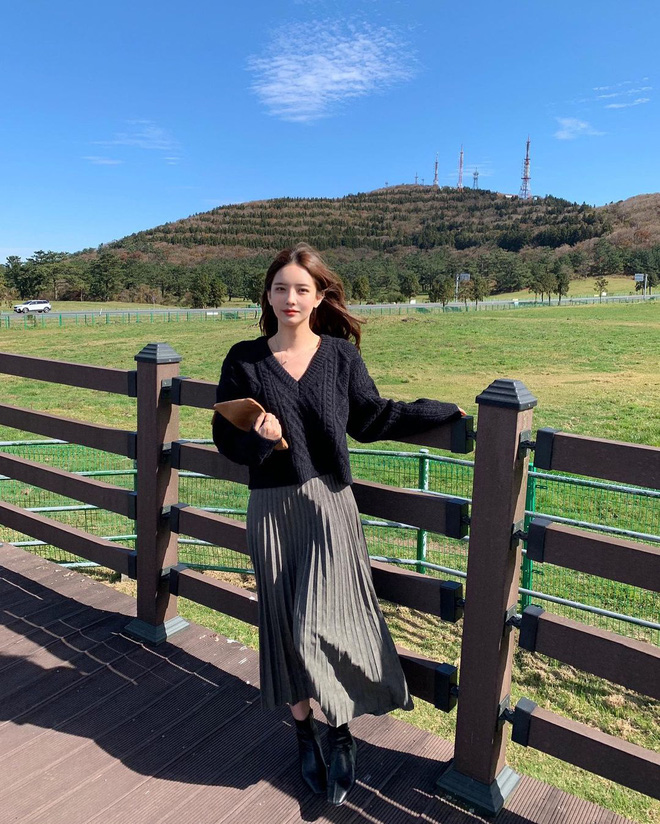 5 công thức lên đồ mùa lạnh xinh ngất ngây mà hội gái Hàn đang thi nhau diện-19