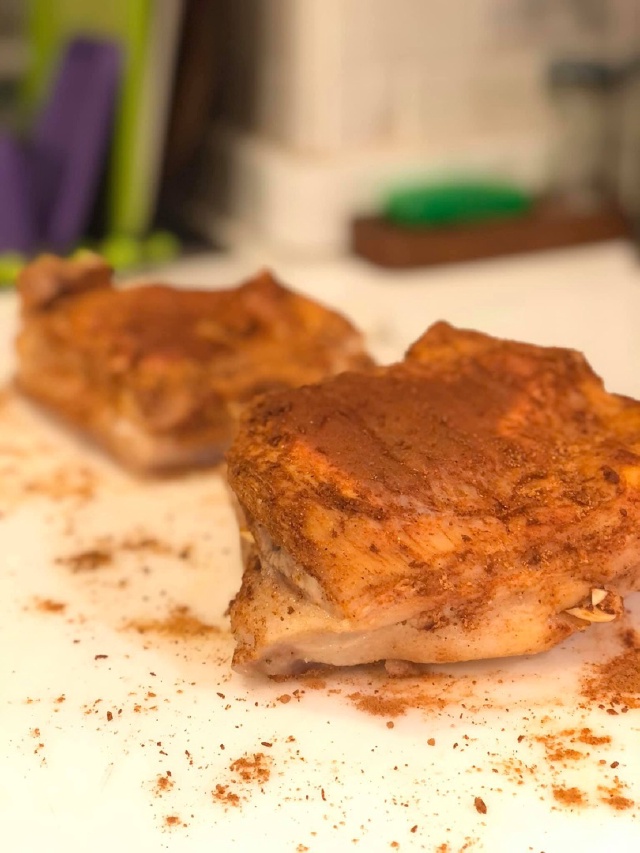 Mách chị em cách làm heo quay giòn rụm, vàng óng cho bữa tối, chẳng cần dầu mỡ nhờ nồi chiên không dầu-3