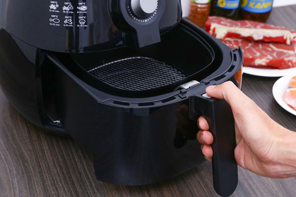 Chỉ cần thêm 1 nguyên liệu này vào nồi luộc trứng, chị em sẽ thấy được sự khác biệt vô cùng mỹ mãn khi lột vỏ thành phẩm!-4