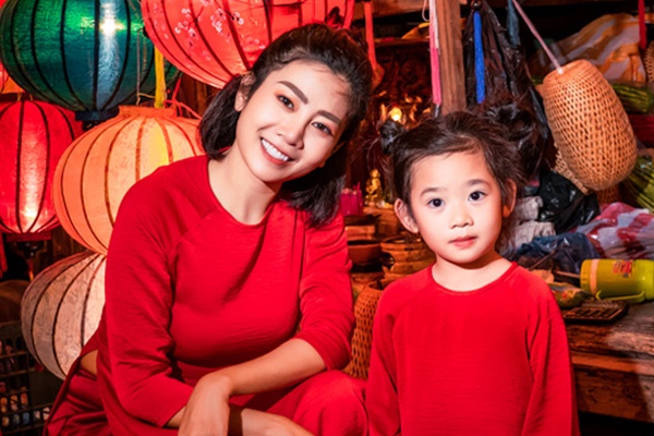 Lần đầu làm mẹ, bà xã MC Thành Trung thấm cảnh con ốm, sụt hẳn cân vì lo lắng-9