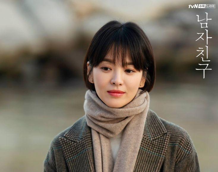 Tóc ngắn mái mưa - kiểu tóc "hack" tuổi của Song Hye Kyo