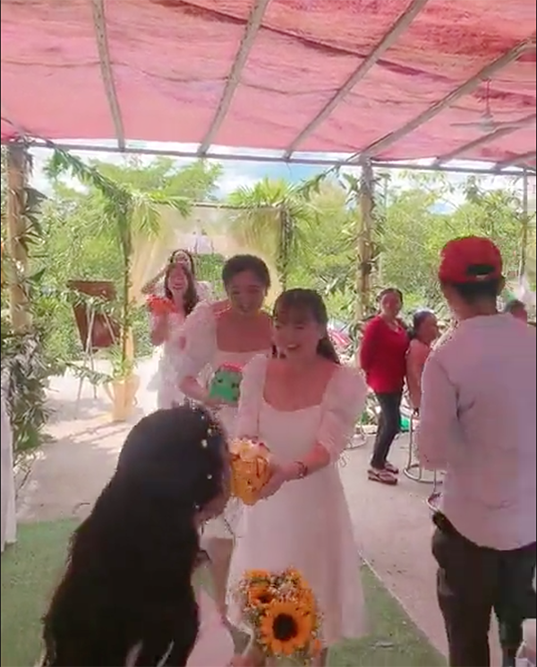 Clip hội bạn thân nhà người ta đi mừng cưới: Tích cóp cả năm, mỗi người tặng cho cô dâu 1 chú lợn đất-1