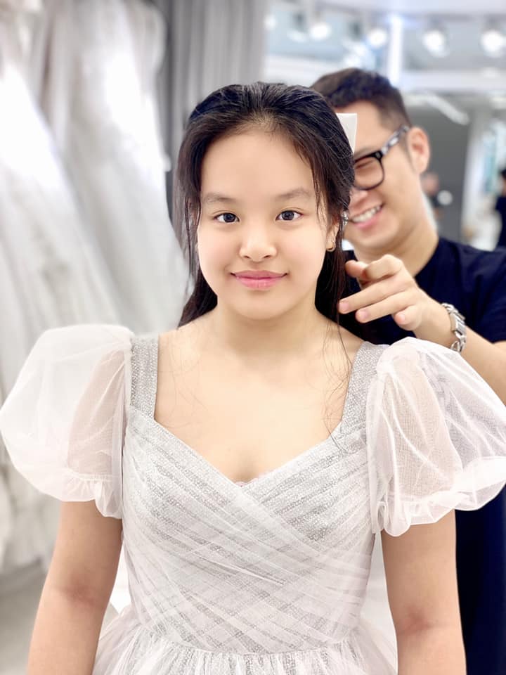 Bất ngờ trước nhan sắc hai cô con gái nhà Bùi Thúy Hạnh: Góc nghiêng thần thánh khoe sống mũi cao, thẳng tắp khiến mẹ tự hào-10