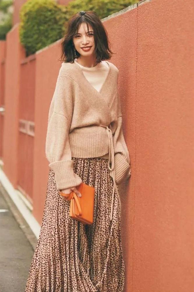 6 cách mix áo len và váy được hội sành mặc chăm áp dụng nhất mùa lạnh-11