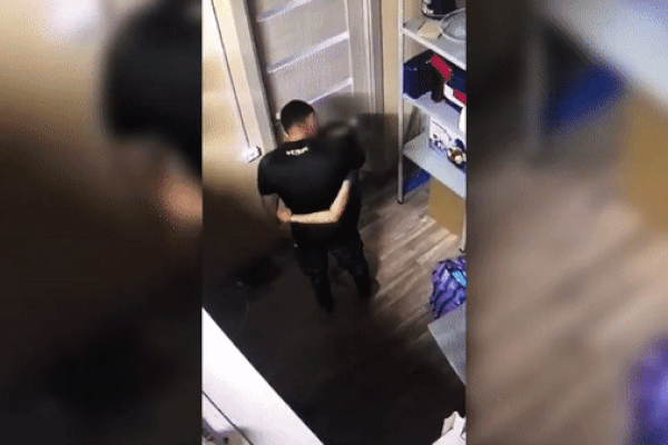 Dọn dẹp đồ đạc của con gái 12 tuổi qua đời vì bệnh tật, bố mẹ lặng người khi phát hiện 1 bức thư và khóc nghẹn khi đọc những dòng chữ trong đó-7