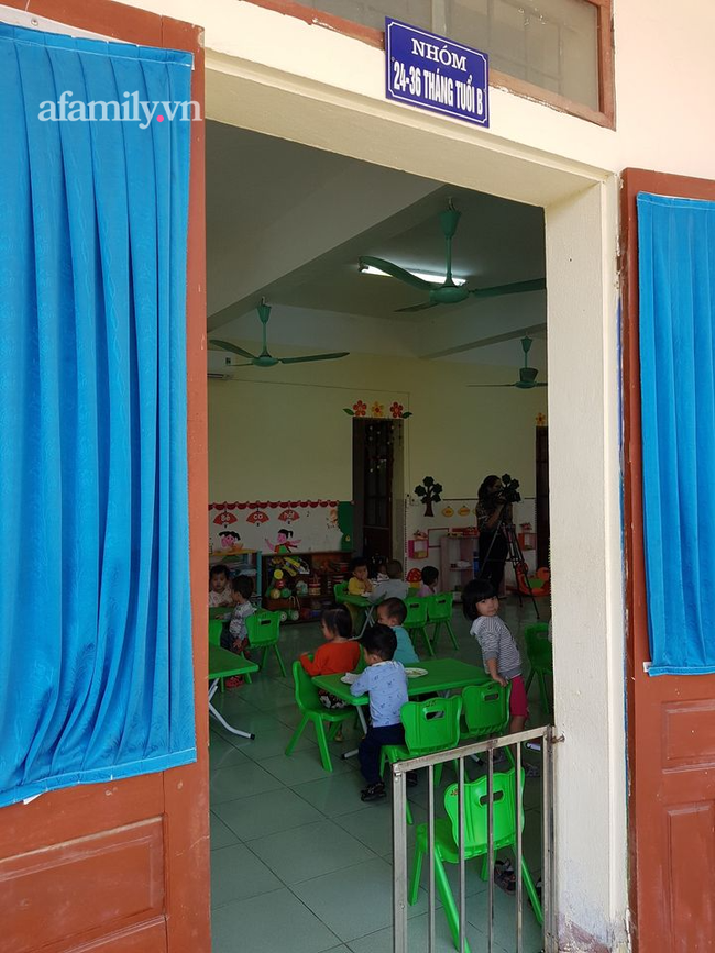 Vụ việc gây bức xúc: Cháu bé mầm non bị cô giáo bạo hành trong nhà vệ sinh, 1 cô khác thờ ơ đứng xem, dửng dưng như không có gì-4