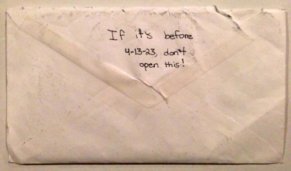 Dọn dẹp đồ đạc của con gái 12 tuổi qua đời vì bệnh tật, bố mẹ lặng người khi phát hiện 1 bức thư và khóc nghẹn khi đọc những dòng chữ trong đó-5