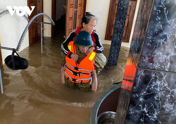 Chủ tịch xã ở Quảng Bình qua đời vì nhiễm trùng sau khi cứu nạn người dân trong lũ-1