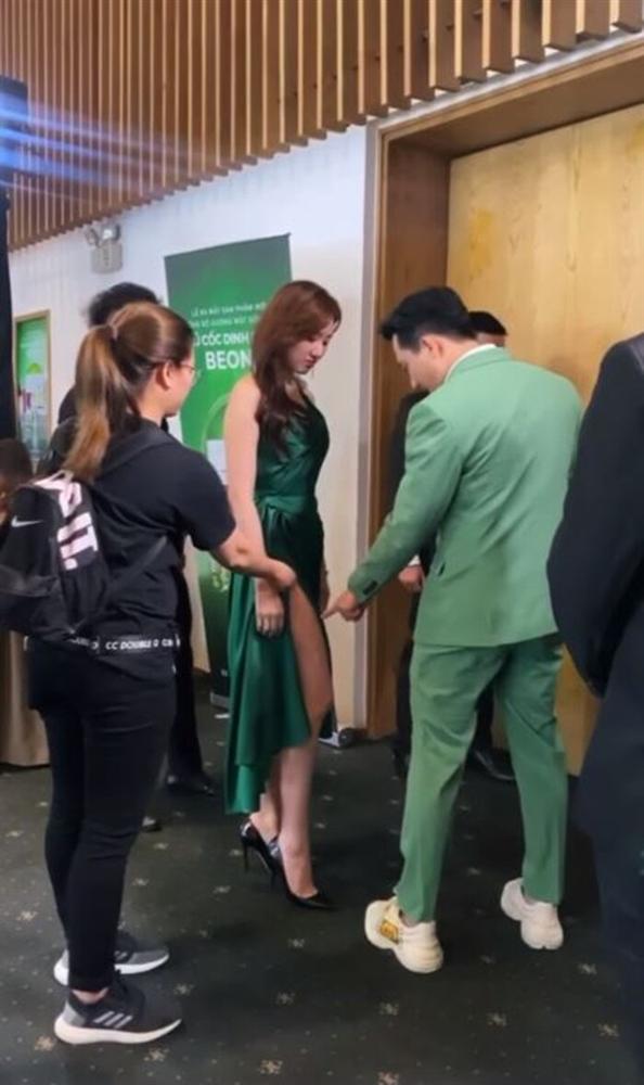 Từng mê Hari Won mặc đồ sexy, giờ Trấn Thành lại soi bộ đầm xẻ cao tít tắp mà vợ diện: Che chắn cẩn thận vẫn thấy không yên tâm-6