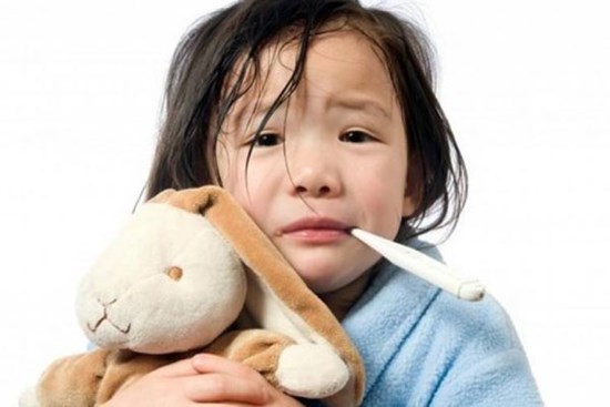 Mùa đông trẻ dễ rất dễ bị cảm cúm, cảm lạnh: Cha mẹ đã biết cách phòng tránh và điều trị hiệu quả bệnh này?