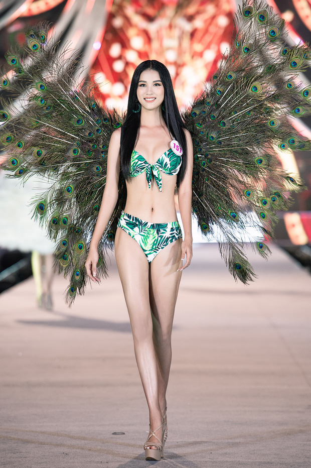 Top 35 HHVN 2020 trình diễn bikini như Victoria’s Secret: Người khoe vòng 1 siêu khủng, kẻ lộ khuyết điểm rõ rệt-2
