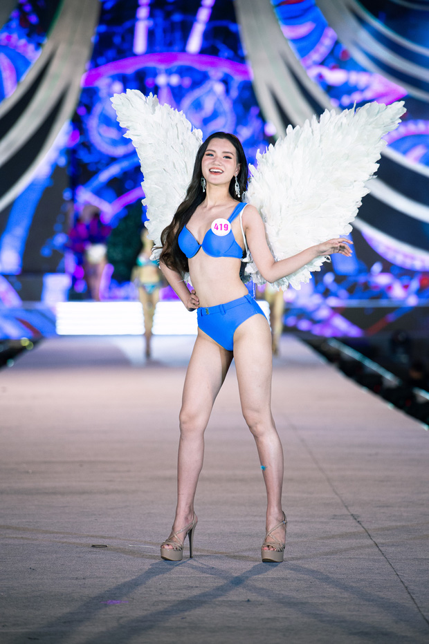 Top 35 HHVN 2020 trình diễn bikini như Victoria’s Secret: Người khoe vòng 1 siêu khủng, kẻ lộ khuyết điểm rõ rệt-10