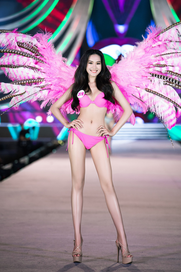 Top 35 HHVN 2020 trình diễn bikini như Victoria’s Secret: Người khoe vòng 1 siêu khủng, kẻ lộ khuyết điểm rõ rệt-4