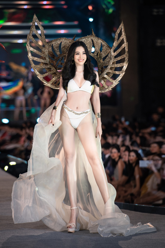 Bỏng mắt clip Top 35 HHVN 2020 trình diễn bikini đúng kiểu Victoria’s Secret, vedette Tiểu Vy khoe vòng 1 đồ sộ qua camera thường-7