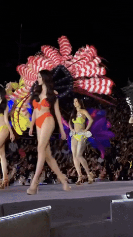 Bỏng mắt clip Top 35 HHVN 2020 trình diễn bikini đúng kiểu Victoria’s Secret, vedette Tiểu Vy khoe vòng 1 đồ sộ qua camera thường-1
