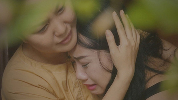 Đúng ngày sinh nhật, con gái đưa đơn ly hôn viết thay mẹ, xin tôi một điều khiến vợ tôi òa khóc-2