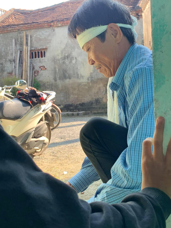 Ấm ức khi bố bị gọi là thằng điếc, con gái chia sẻ câu chuyện khiến ai cũng quặn lòng-1