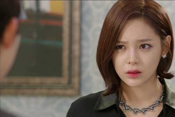 Đẻ 10 tháng chồng không động chạm, mở tủ tài liệu, tôi bủn rủn thấy một bàn tay thò ra-3