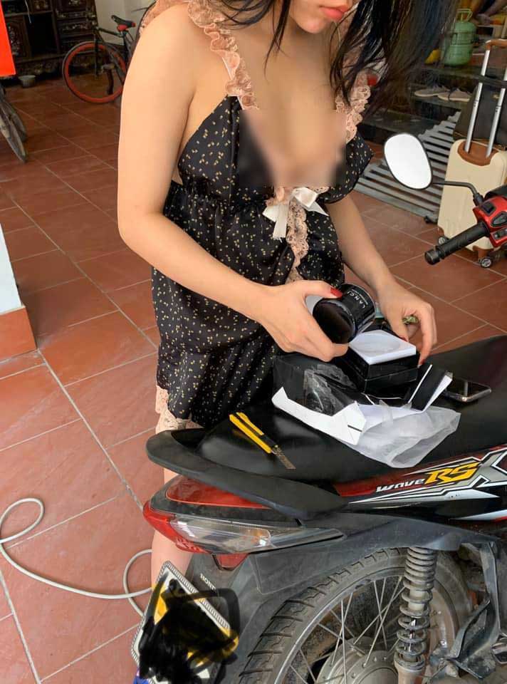 Shipper đỏ mặt tía tai đối diện khách nữ mặc đồ hớ hênh ra nhận hàng săn sale-2