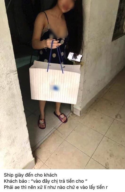 Shipper đỏ mặt tía tai đối diện khách nữ mặc đồ hớ hênh ra nhận hàng săn sale-1
