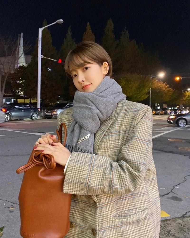 4 kiểu tóc giúp nàng công sở trông trẻ hơn ít nhất 5 tuổi mà chẳng hề cưa sừng làm nghé-5