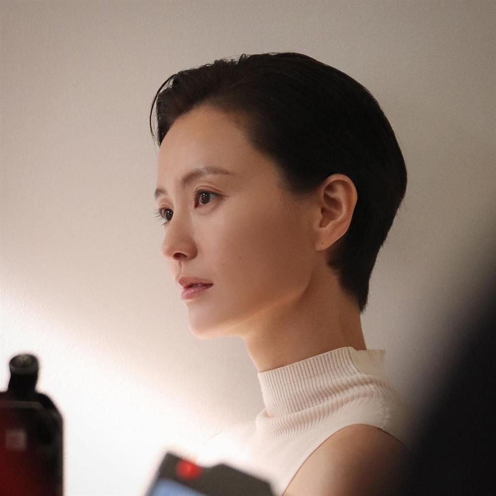 4 kiểu tóc giúp nàng công sở trông trẻ hơn ít nhất 5 tuổi mà chẳng hề cưa sừng làm nghé-6