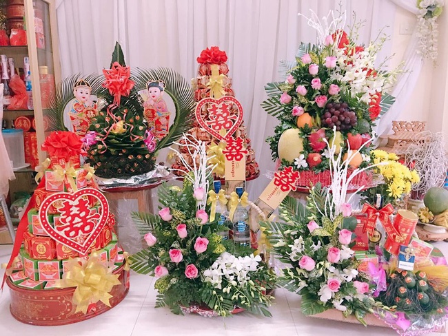 Ăn hỏi xong xuôi rồi cùng chú rể đi mua nhẫn cưới, cô dâu đùng đùng đòi hủy hôn sau lời chế nhạo lạnh lùng: Tay thô như em mà đòi đeo cái này à?-2