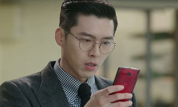 Soạn tin nhắn hẹn hò nhưng máy đơ gửi luôn cho 3 em để rồi nghe tiếng bước chân khác thường bước đến nhà nghỉ thì run cầm cập-2