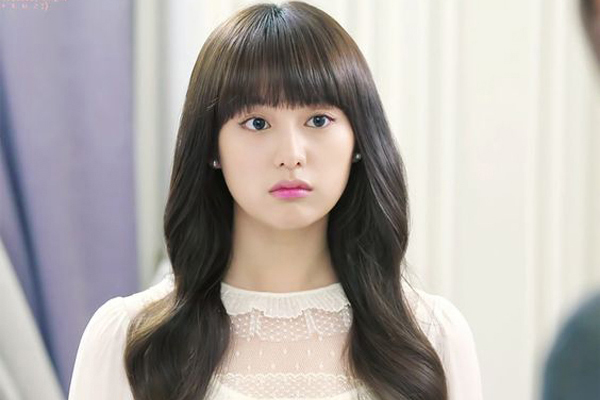 Đưa bạn gái đi ăn cùng công ty mà cô ấy cứ lấm lét nhìn họ, đến cuối bữa, một đồng nghiệp ghé tai hỏi tôi một câu mà tôi giật mình-2