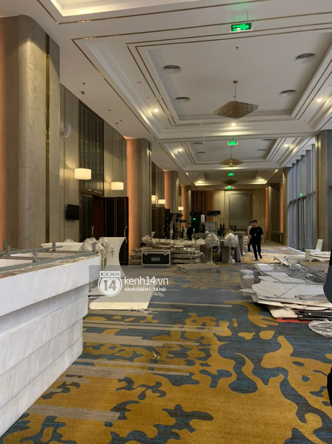 Hé lộ những hình ảnh đầu tiên tại đám cưới trong toà nhà cao hơn 400m của Xemesis và vợ trẻ 2k2-5