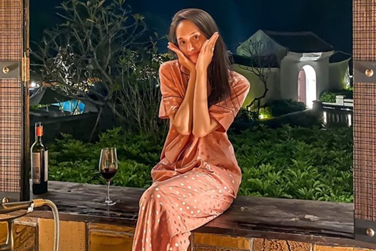 Lộ ảnh Hương Giang tiều tuỵ, mệt mỏi đi