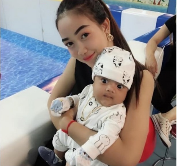 Bất chấp lời gièm pha, đôi vợ xinh như tiên, chồng xấu như cú” vẫn về chung một nhà, nhìn hình ảnh con trai của họ ai cũng phải ngạc nhiên-8