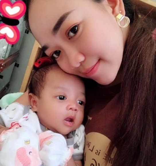 Bất chấp lời gièm pha, đôi vợ xinh như tiên, chồng xấu như cú” vẫn về chung một nhà, nhìn hình ảnh con trai của họ ai cũng phải ngạc nhiên-9