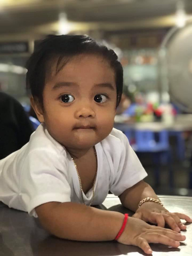 Bất chấp lời gièm pha, đôi vợ xinh như tiên, chồng xấu như cú” vẫn về chung một nhà, nhìn hình ảnh con trai của họ ai cũng phải ngạc nhiên-10