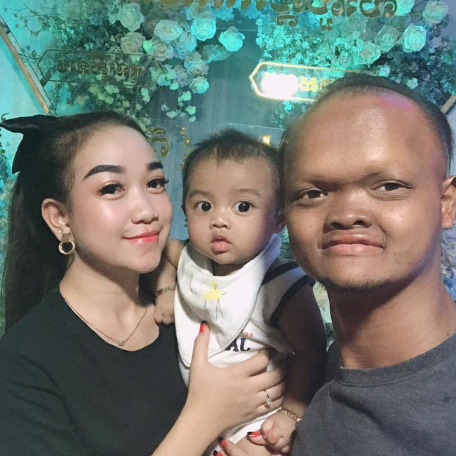 Bất chấp lời gièm pha, đôi vợ xinh như tiên, chồng xấu như cú” vẫn về chung một nhà, nhìn hình ảnh con trai của họ ai cũng phải ngạc nhiên-15