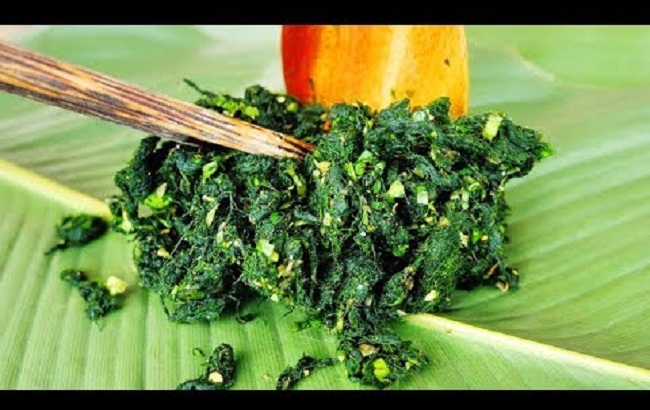 Đi vớt thứ mọc dại ở lòng suối về làm đặc sản mà hút khách không ngờ-1