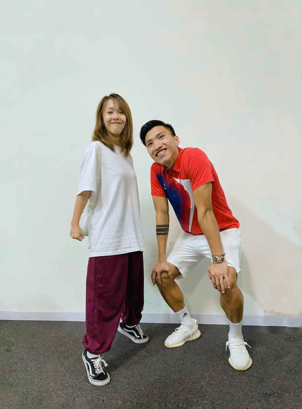 Hậu Hoàng khoe ảnh chụp chung với Văn Hậu nhưng thứ gây chú ý lại là chiều cao cách nhau cả cây số-5