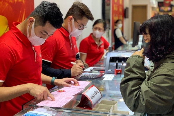 Giá vàng liên tiếp giảm mạnh-2