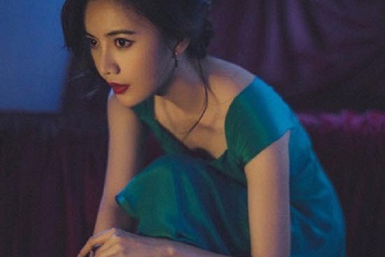 Đẻ 10 tháng chồng không động chạm, mở tủ tài liệu, tôi bủn rủn thấy một bàn tay thò ra