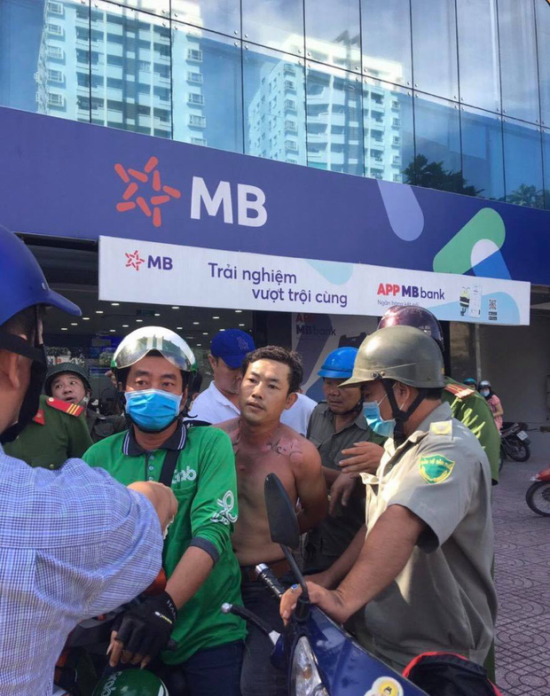 Ngân hàng TPBank thông tin vụ người đàn ông tẩm xăng, xông vào cướp chi nhánh ở Sài Gòn-1