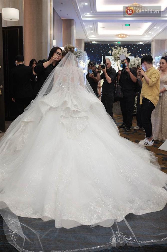 Không hổ danh vợ streamer giàu nhất Việt Nam, Xoài Non đẹp lộng lẫy trong bộ váy cưới 24 tỷ!-5