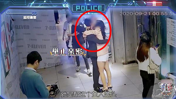 Vợ thấy chồng xả thân cứu người trên camera an ninh nhưng hình ảnh sau đó lại tố cáo hành vi gian dối của anh ta-2