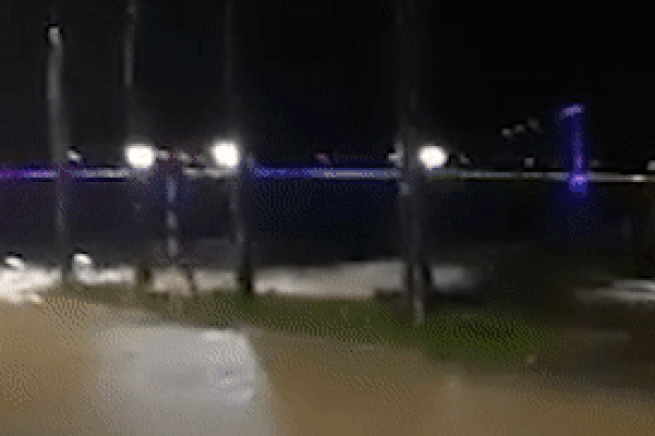 Bão số 13: Lý Sơn đã mất điện hoàn toàn, gió giật cấp 12-1