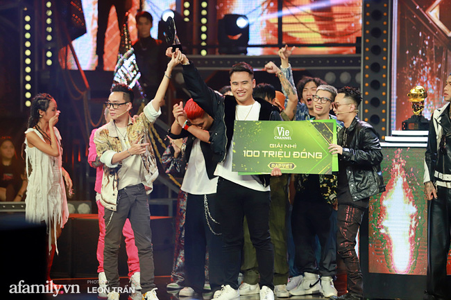 Rap Việt: Vượt mặt G.Ducky, Dế Choắt xuất sắc giành ngôi vị Quán quân-3