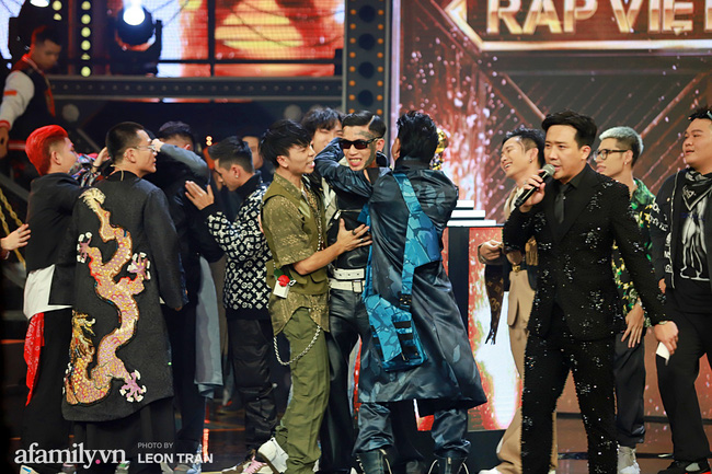 Rap Việt: Vượt mặt G.Ducky, Dế Choắt xuất sắc giành ngôi vị Quán quân-4